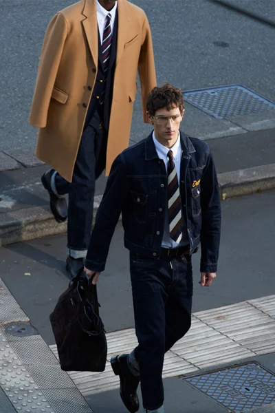 Look 16